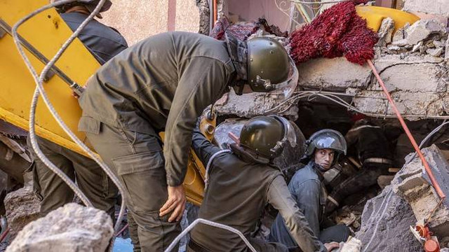 Gempa berkekuatan Magnitudo 6,8 mengguncang Marrakesh, Maroko, pada Jumat (8/9/2023) malam waktu setempat. Dilansir dari Kompas.com, pusat gempa berada di Pegunungan Atlas Tinggi, 71 km di barat daya Marrakesh (sebuah kota dengan status warisan dunia yang populer di kalangan wisatawan). Dikabarkan, getaran Namun getaran gempa juga terasa di ibu kota Rabat, sekitar 350 km jauhnya, serta Casablanca, Agadir, dan Essaouira.