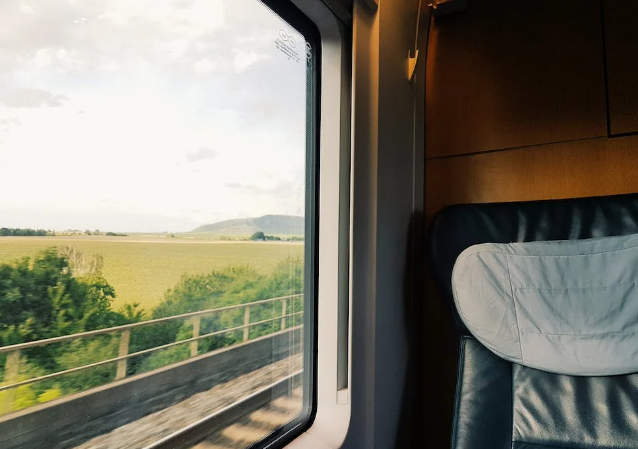 Ilustrasi Kereta Jakarta Solo Berapa Jam. Sumber: Pexels/Daniel Frese