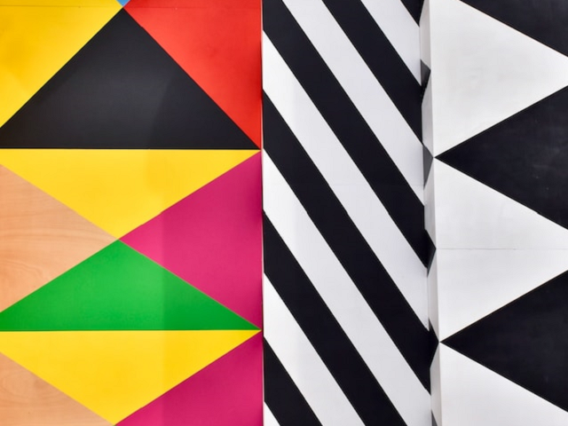 Ilustrasi sifat-sifat bangun geometri. Sumber: unsplash.com/RobertKeane.
