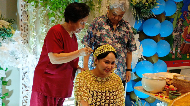 Momen ulang tahun dan siraman tujuh bulanan Denise Chariesta. Foto: Aprilandika Pratama/kumparan