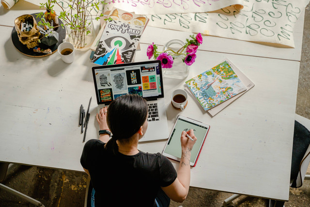 Device adalah bagian tak terpisahkan dalam kehidupan modern kita. Foto: Pexels.com
