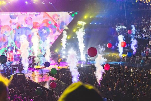 Ilustrasi VCR konser adalah, Photo by Justin Clark on Unsplash
