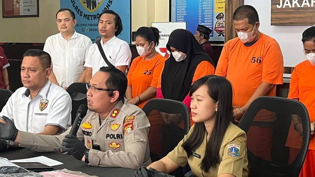 Konferensi pers terkait kasus pesta seks di Polres Jakarta Selatan, Selasa (12/9/2023). Foto: Dok. Istimewa