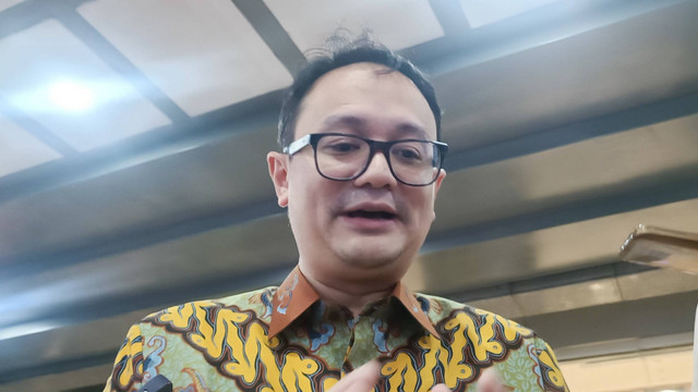 Wakil Menteri Perdagangan Jerry Sambuaga di kompleks parlemen, Selasa (12/9/2023). Foto: Ghinaa Rahmatika/kumparan