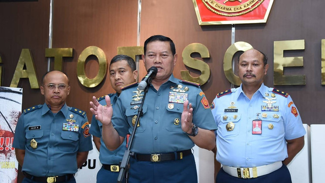 Panglima TNI Laksamana TNI Yudo Margono, dalam konferensi pers terkait kasus suap proyek alat deteksi reruntuhan di Jakarta, Selasa (12/9/2023). Foto: Dok. Puspen TNI