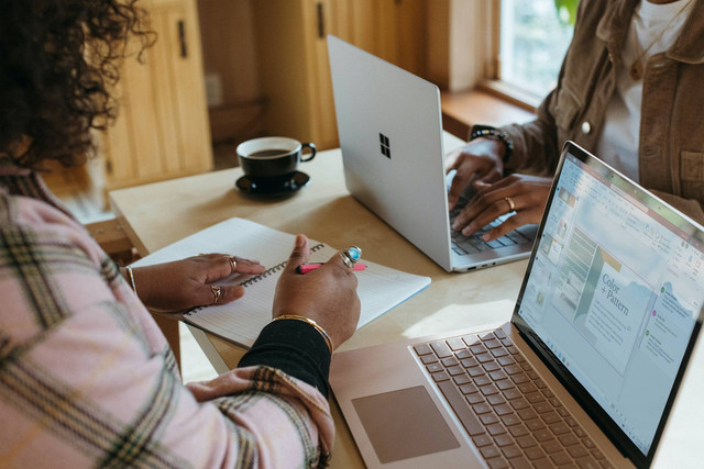 Ilustrasi komponen utama hard disk, sumber: unsplash/Surface