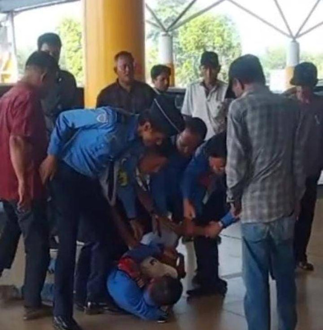 Saat keributan di Bandara Jambi terjadi. Foto: Dok. Istimewa