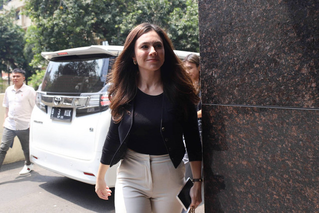 Artis Wulan Guritno memenuhi panggilan Bareskrim Polri terkait kasus promosi judi online, Jakarta, Kamis (14/9/2023). Foto: Jamal Ramadhan/kumparan