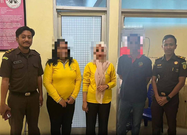 Tiga terpidana kasus korupsi tukin Kejari Bandar Lampung saat dieksekusi. | Foto : Dok. Kejari Bandar Lampung