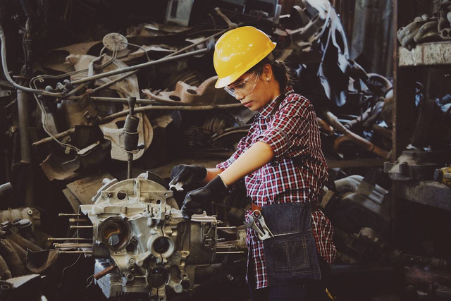 Ilustrasi Alur Proses Bisnis Manufaktur Bidang Otomotif. Sumber: Pexels/Chevanon Photography