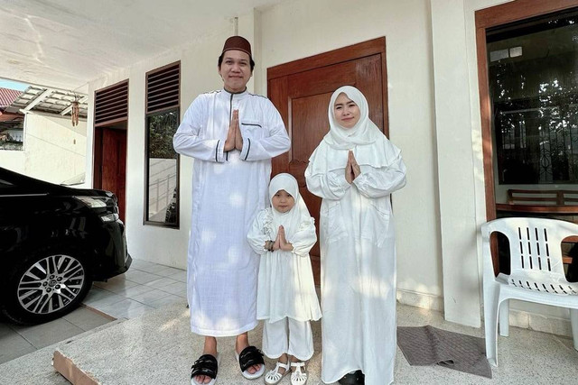Keluarga Shabira Alula alias Lala. Foto: Instagram/@fahmiochifebrina