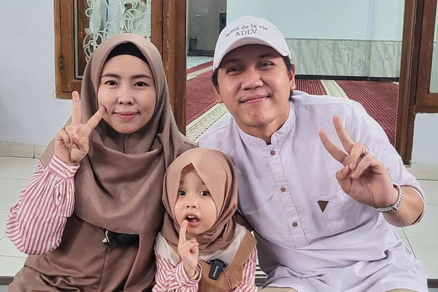 Keluarga Shabira Alula alias Lala. Foto: Instagram/@fahmiochifebrina