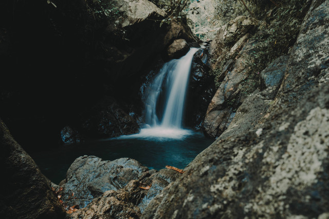 Curug Naga Bogor, foto hanya ilustrasi: Unsplash/Bagus Ghufron