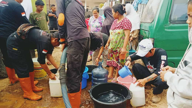 Adinda Suryahadi selaku penanggung jawab distribusi air bersih di wilayah Sukabumi, hingga (Jumat, 15/09/2023) sudah 40 ribu liter air bersih disalurkan ke ribuan jiwa.