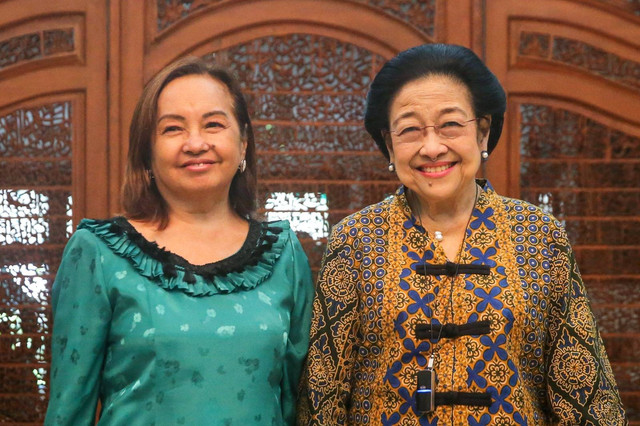 Megawati Soekarnoputri menerima mantan Presiden Filipina Gloria Macapagal Arroyo. Foto: Dok. PDIP