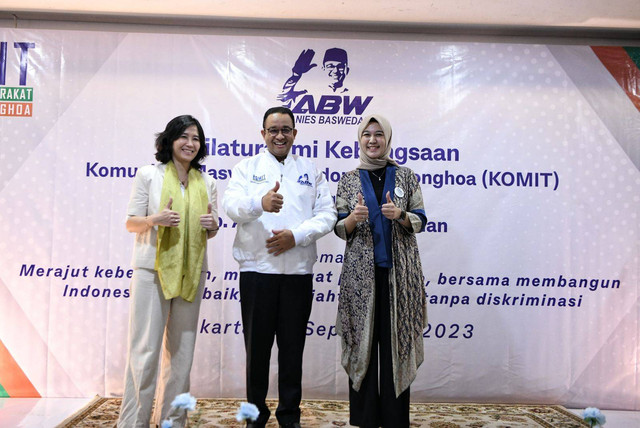 Anies Baswedan beserta istri Fery Farhati bertemu Veronica Tan saat silaturahmi dengan Komunitas Masyarakat Indonesia Tionghoa (KOMIT) pada Jumat (15/9). Foto: Dok. Istimewa