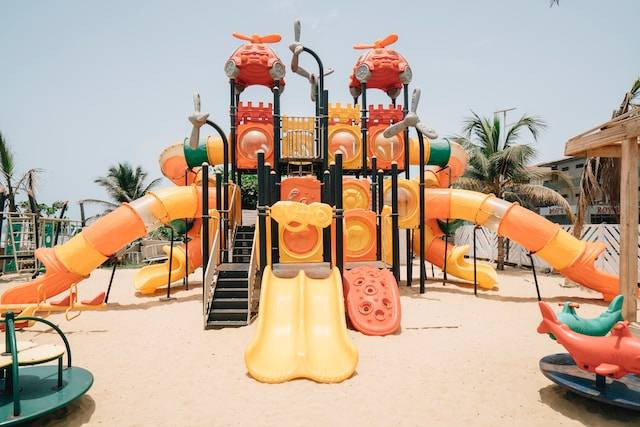 Play Ground di Bandung. Foto hanya ilustrasi. Sumber foto: Unsplash/Random Institute
