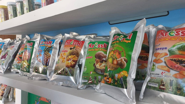 Keripik ‘So Kressh’merupakan UMKM yang ada di pameran UMKM acara Pesta Rakyat Simpedes BRI di Taman Chandra Wilwatikta, Kecamatan Pandaan, Kabupaten Pasuruan. dok BRI.