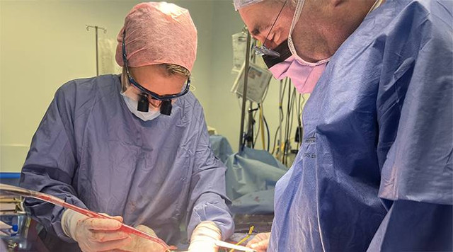 Tim dokter di Churchill Hospital, Oxford, Inggris, sukses melakukan operasi transplantasi rahim pada Februari 2023, Foto: Womb Transplant UK