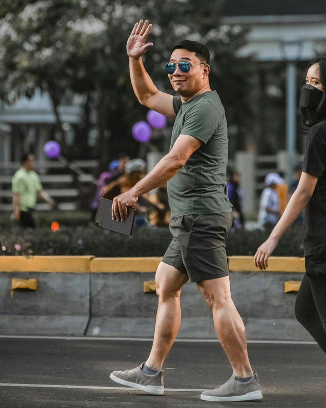 Ridwan Kamil jogging di CFD Jakarta, Minggu (17/9/2023). Foto: Instagram/@sport.bigpapaphoto