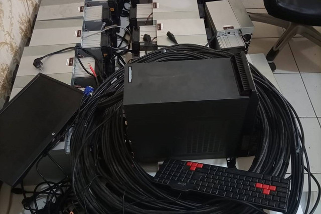 Barang bukti pencurian listrik modus penambangan crypto. Foto: Dok. Istimewa