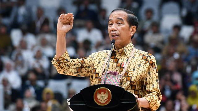 Presiden Joko Widodo menyampaikan pidato pada Festival Lingkungan, Iklim, Kehutanan, Energi Baru Terbarukan (LIKE) di Indonesia Arena, Jakarta, Senin (18/9/2023).  Foto: Hafidz Mubarak A/ANTARA FOTO