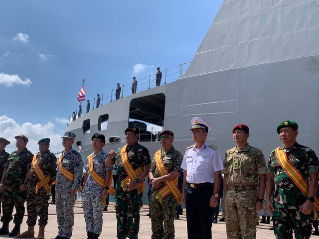 Suasana upacara pembukaan Latihan Bersama Asean Solidarity Exercise (Asex-01) yang dipimpin oleh Panglima TNI Yudo Margono di Dermaga Batu Ampar, Batam, Selasa (19/9/2023). Foto: Luthfi Humam/kumparan