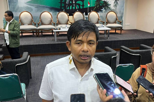 Komisioner KPU RI Idham Holik. Foto: Haya Syahira/kumparan