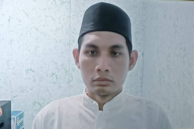 Eks Peneliti BRIN Andi Pangerang Hasanuddin saat mengikuti sidang putusan. Foto: Dok. Mili.id