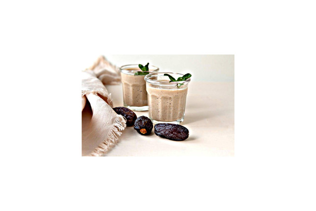 Olahan susu kurma yang menyehatkan. Sumber : https://www.shutterstock.com/id/create/editor