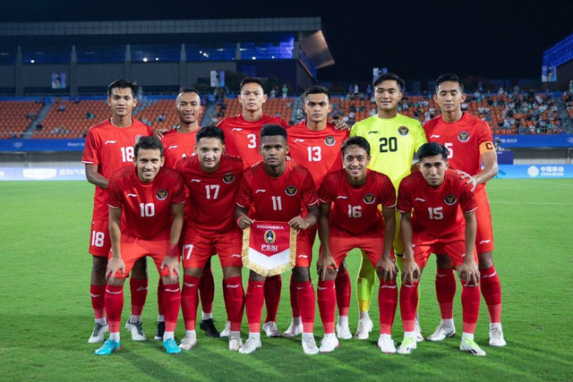 Timnas U-24 Indonesia menghadapi Kirgistan dalam Asian Games 2022 di Hangzhou, China, Selasa (19/9/2023).  Foto: NOC Indonesia