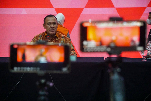 Ketua Komisi Pemberantasan Korupsi (KPK) Firli Bahuri memberikan keterangan pers penahanan mantan Direktur Utama PT Pertamina Karen Agustiawan di Gedung Merah Putih KPK, Jakarta, Selasa (19/9/2023). Foto: Iqbal Firdaus/kumparan