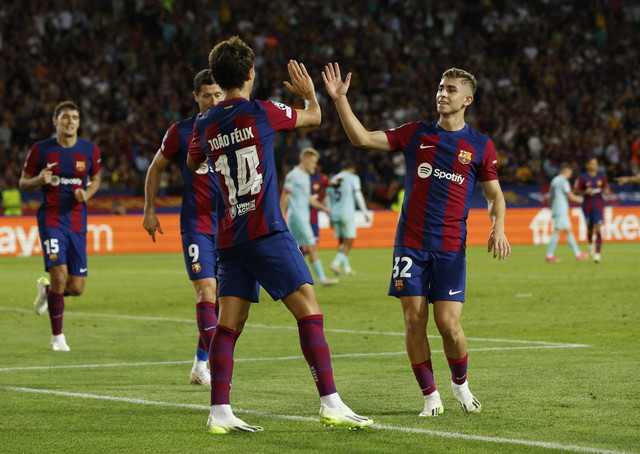 Barcelona vs Royal Antwerp di Liga Champions. Foto: Albert Gea/REUTERS