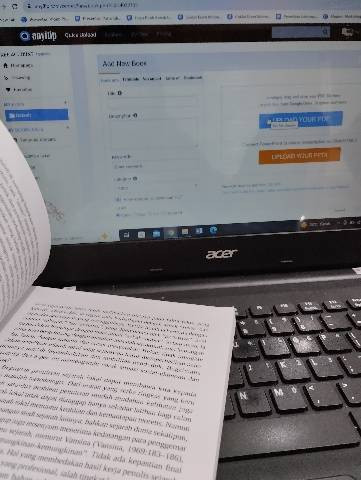 Aplikasi web pembuat
