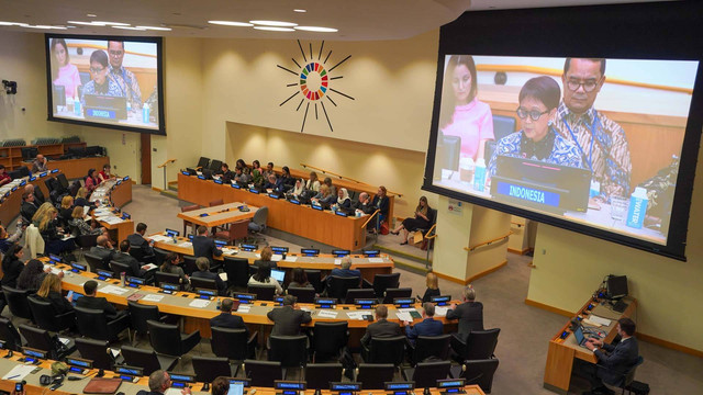 Menteri Luar Negeri Republik Indonesia Retno Marsudi berbicara pada Acara Tingkat Tinggi tentang Solidaritas Global dengan Perempuan dan Anak Perempuan Afghanistan, New York, 19 September 2023. Foto: Dok. Kemlu.go.id