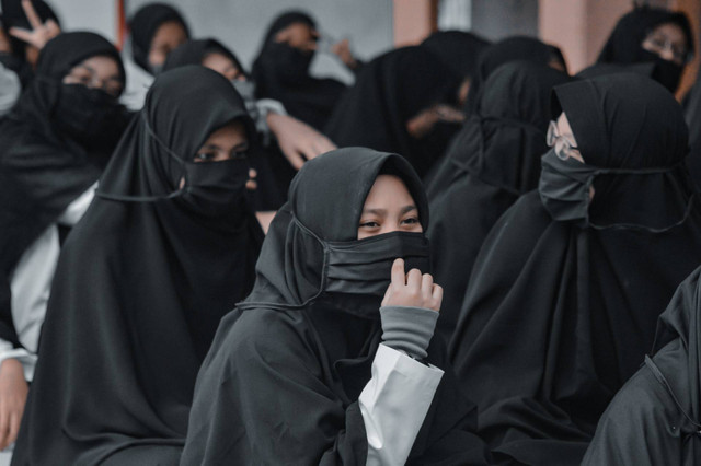 Ilustrasi Kata-Kata Mencari Ilmu di Pesantren, Sumber: Unsplash/Muhammad Adil
