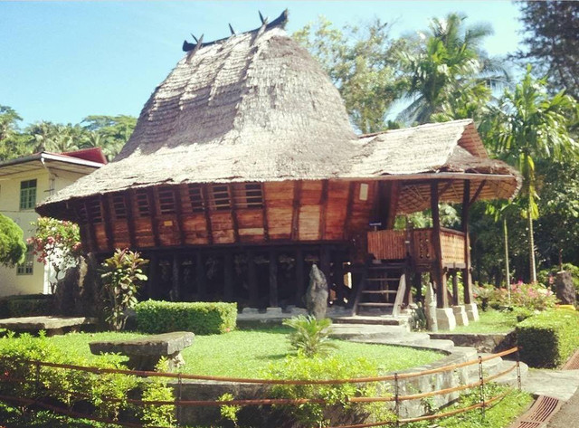 Rumah adat merupakan bentuk ekspresi budaya tradisional. Foto: Cheryl Yuswar