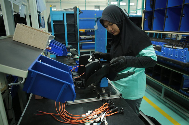 Proses produksi dan perakitan motor listrik merek ALVA di pabrik berlokasi di Cikarang, Jawa Barat. Foto: ALVA Indonesia