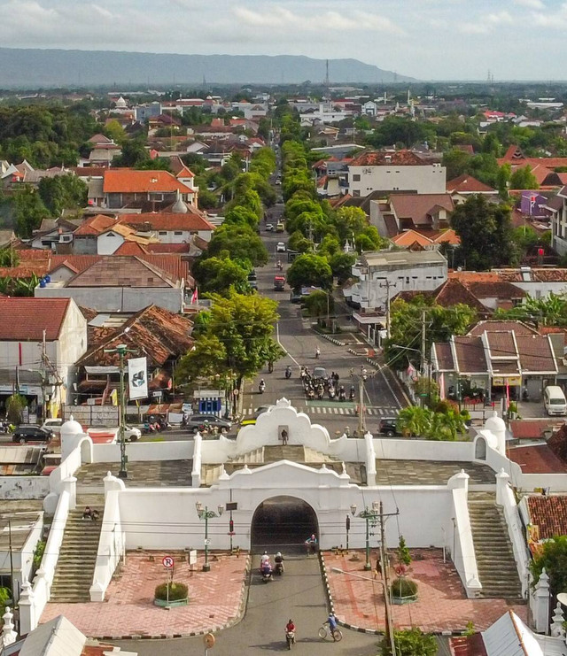 Bird-eye-view Sumbu Filosofi Yogya dari atas Plengkung Nirbaya. Foto: Deny S. Afriyanto/Management Unit for the Cosmological Axis of Yogyakarta