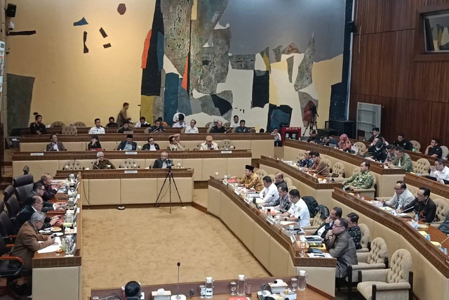 Rapat Kerja Komisi II dengan Mendagri, KPU, Bawaslu terkait Perppu Pilkada, Rabu (20/9). Foto: Zamachsyari/kumparan