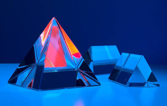 Ilustrasi bagaimana cara mencari luas permukaan prisma dan limas. Sumber: www.unsplash.com