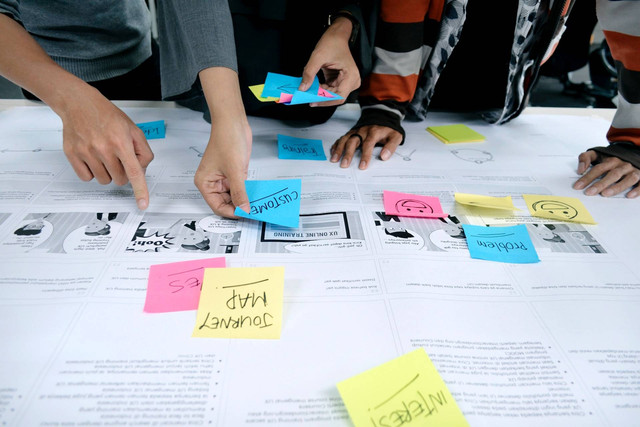 Ilustrasi Apa yang Dimaksud dengan Segmentasi Pasar dalam Strategi Pemasaran. Foto: Unsplash.com/UX Indonesia