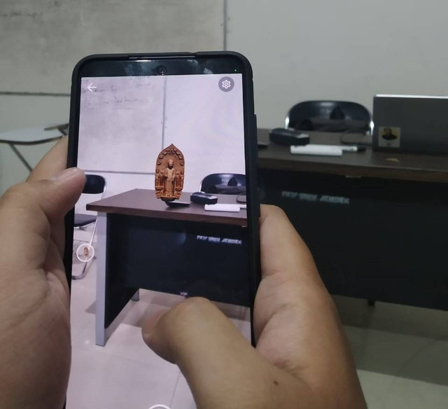 Penggunaan Augment Reality, Sumber: Dokument Pribadi
