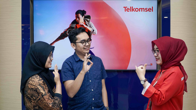 Layanan GraPARI ramah teman tuli. Foto: Dok. Telkomsel