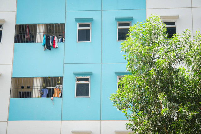 Warga beraktivitas di lingkungan Rumah Susun (Rusun) Nagrak, Cilincing, Jakarta Utara, Sabtu (23/9). Foto: Iqbal Firdaus/kumparan