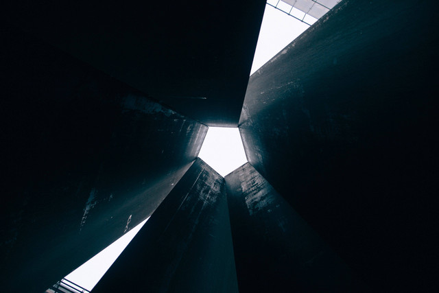 Ilustrasi rumus segilima. Sumber: Unsplash/Clem Onojeghuo