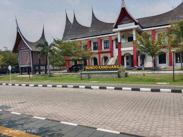 Ilutrasi rumah adat Minangkabau. Foto: Israr Iskandar