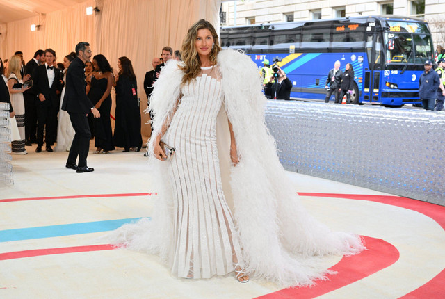 Gisele Bundchen di Met Gala 2023 di Metropolitan Museum of Art pada 1 Mei 2023, di New York. Foto: Angela Weiss/AFP