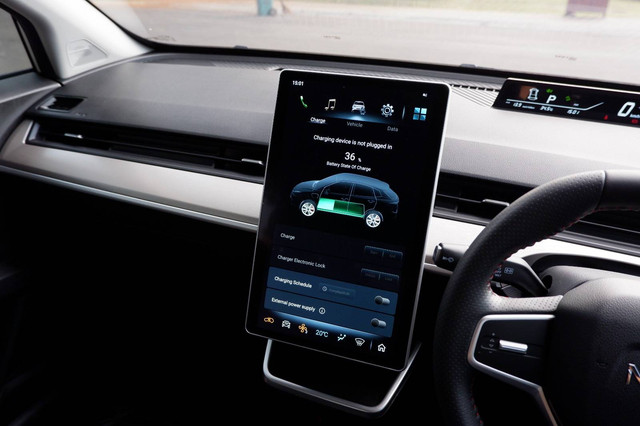 Interior dan head unit mobil listrik Neta V. Foto: Aditya Pratama Niagara/kumparan