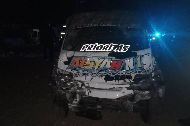 Mobil pikap rombongan parade sound system atau sound horeg pembawa konsumsi menabrak 7 pejalan kaki di Jalan Raya Kedung Boto, Kecamatan Pakis, Kabupaten Malang pada Minggu (24/9/2023) malam. Foto: Dok. Polres Malang
